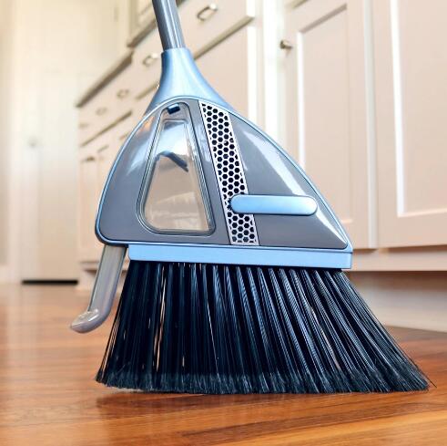 2-in-1 vacuum broom
